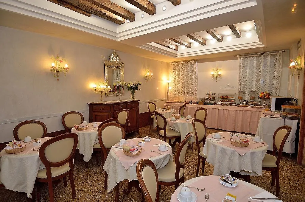 Hotel Da Bruno Venedig 3*,