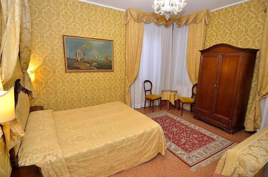 Hotel Da Bruno Venedik 3*,
